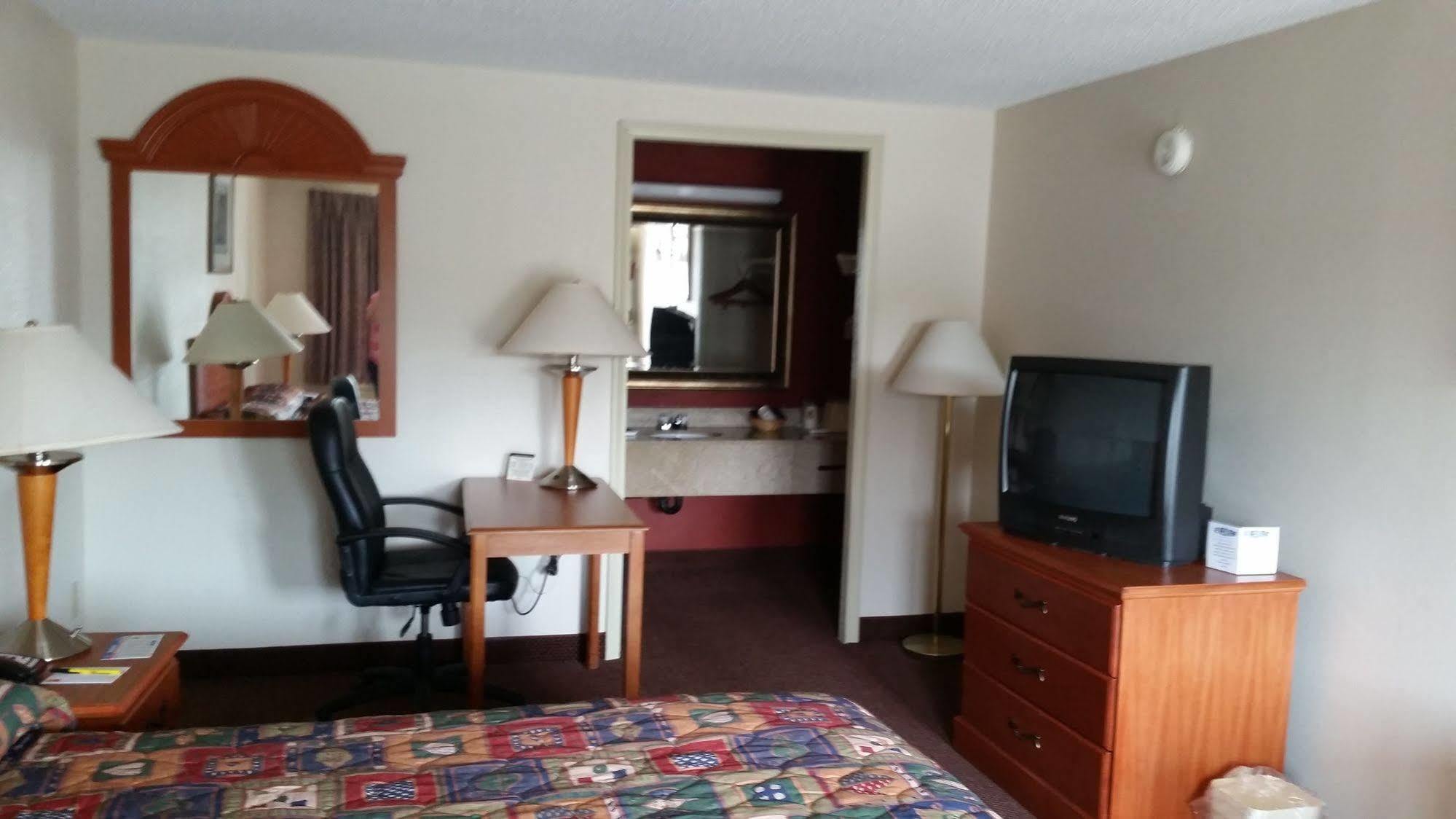 Mayfield Inn Clarion Bagian luar foto