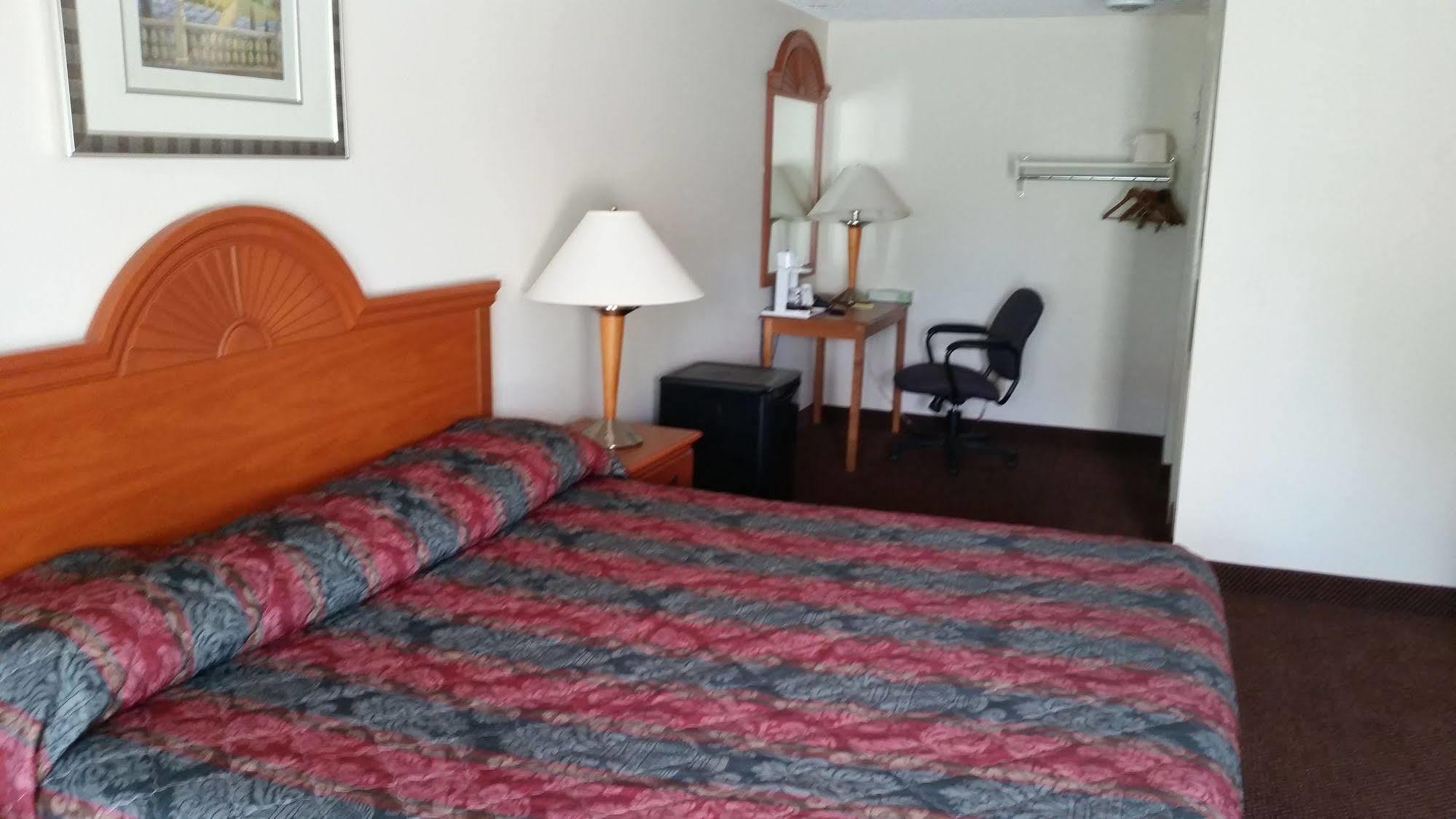 Mayfield Inn Clarion Bagian luar foto