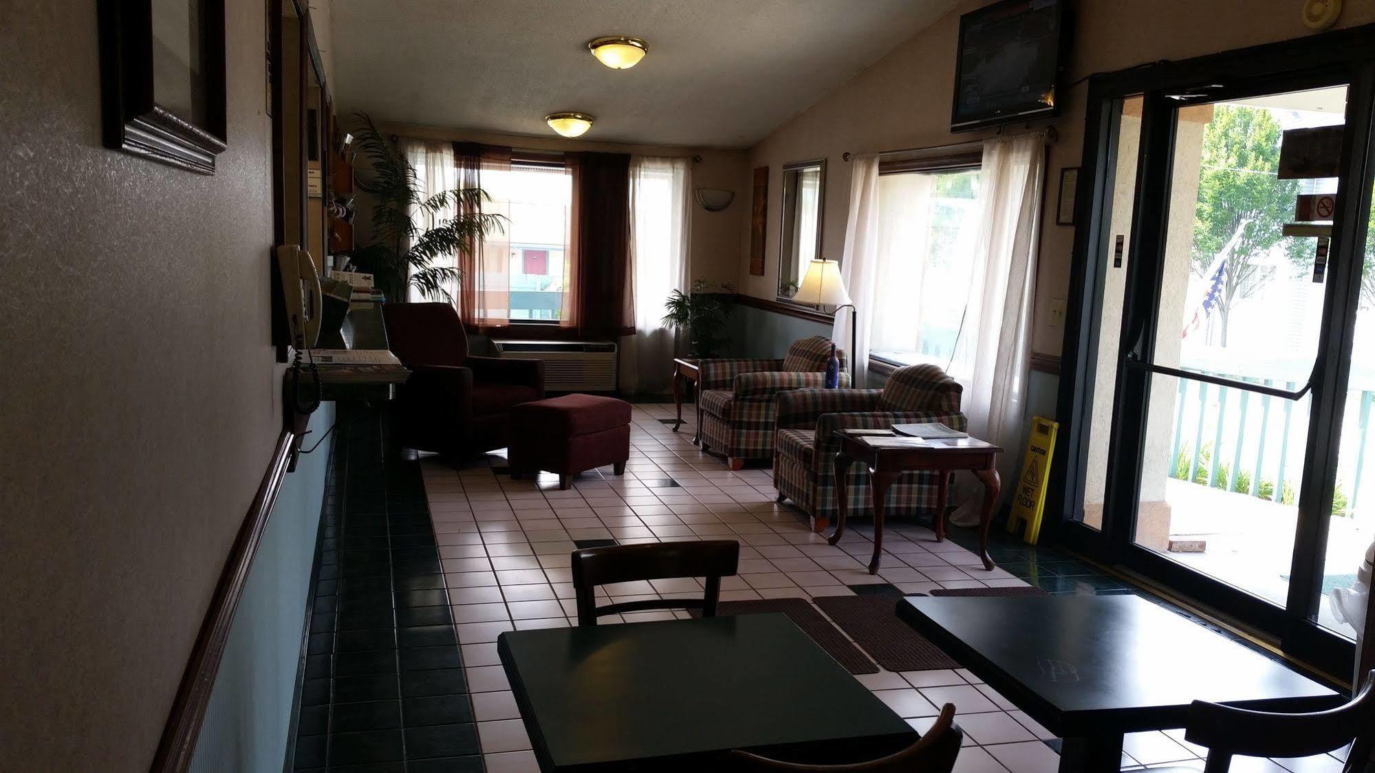 Mayfield Inn Clarion Bagian luar foto